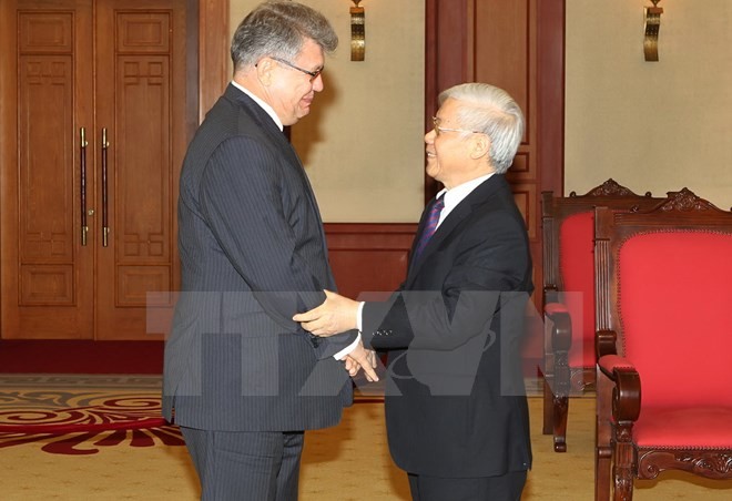 Party leader Nguyen Phu Trong receives Russian Ambassador - ảnh 1